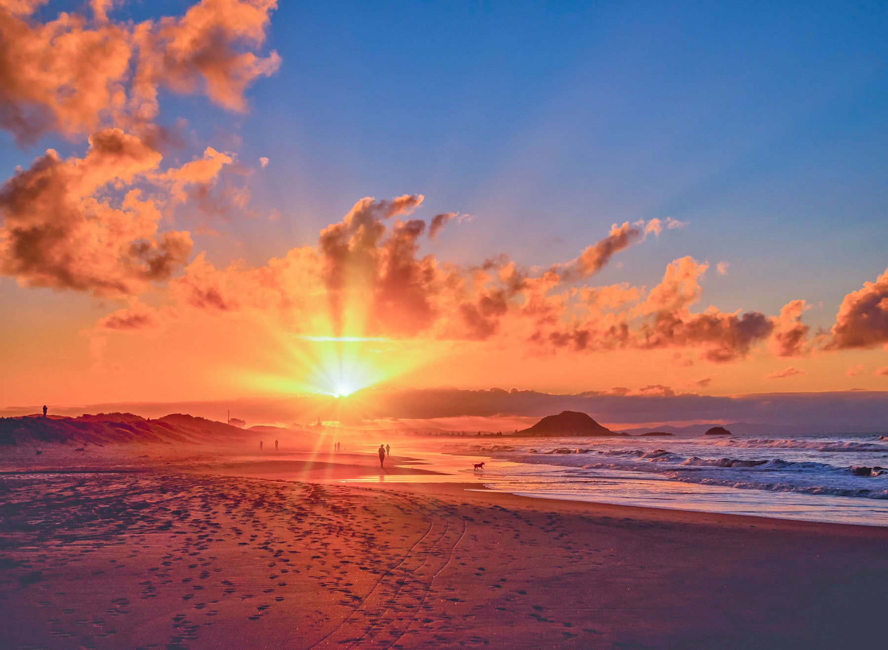 From Dusk 'til Dawn: Embracing Quality Time at Papamoa Beach and Mount Maunganui